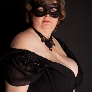 Et si on laissait filer le temps sans se quitter des yeux, toi en bas de l’escalier, moi descendant lentement en talons, sourire en coin ? Clarisse - rencontre-Cougar-Le Mans